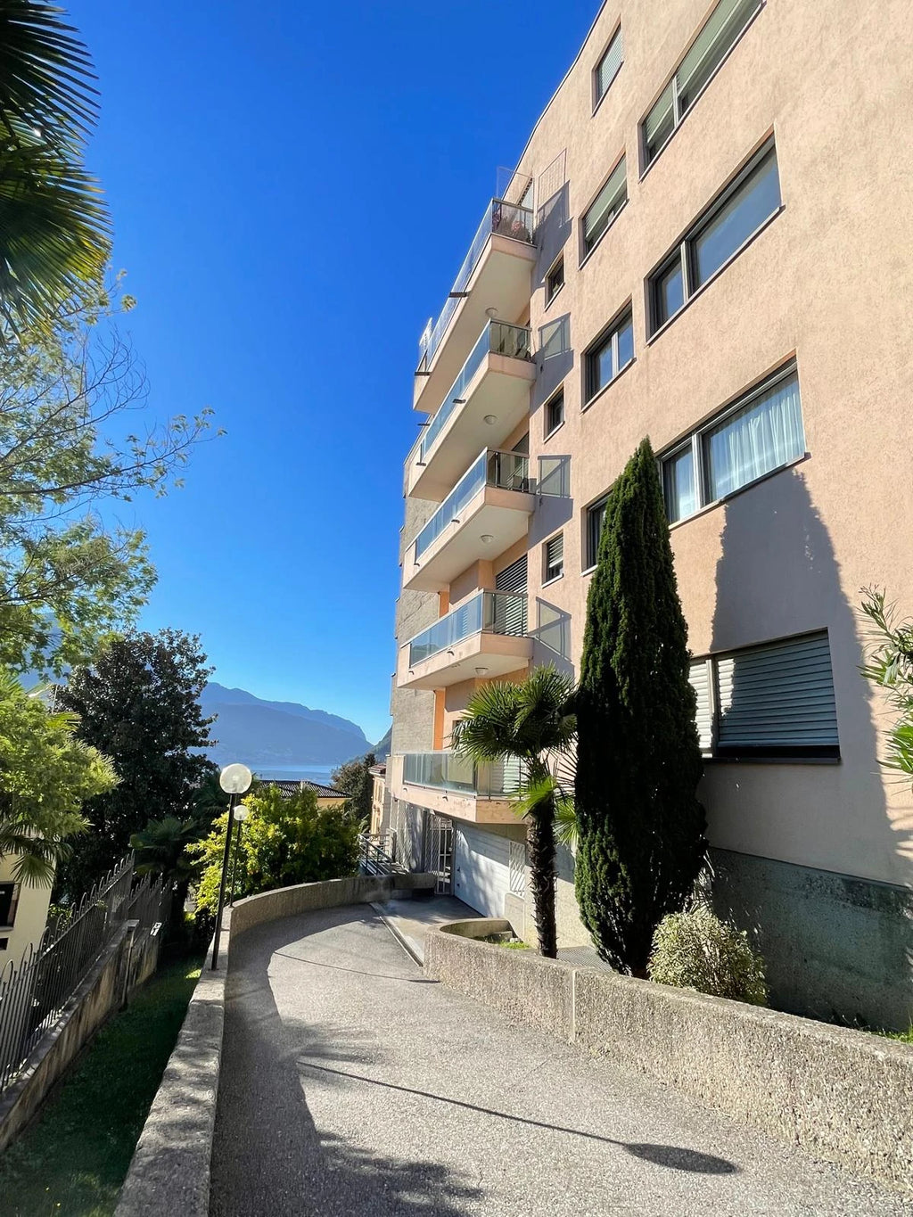 Luminoso 4.5 locali con balcone a ampia vista in zona centrale